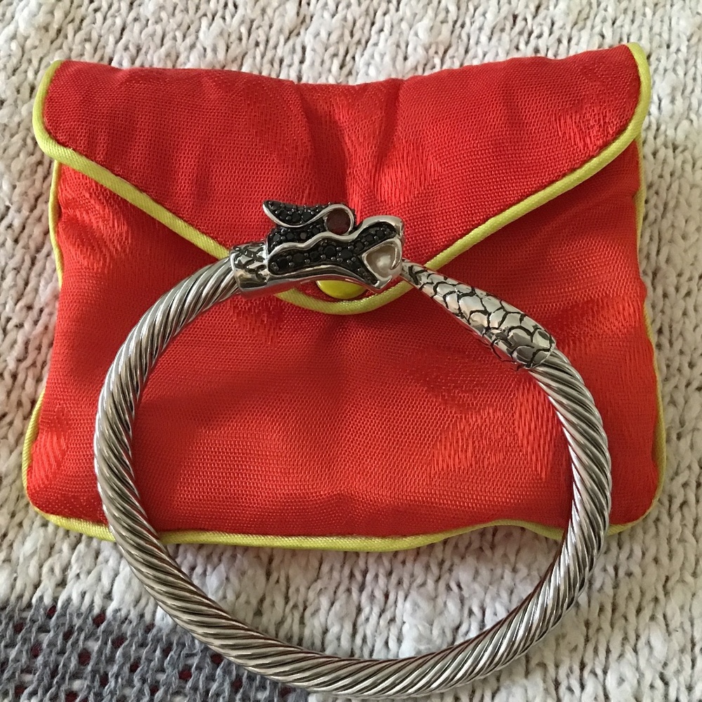 Jewelry- woman’s dragon bracelet